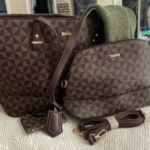 💰NWOT Ready for Fall! ! Tote, purses & cardholder collection.